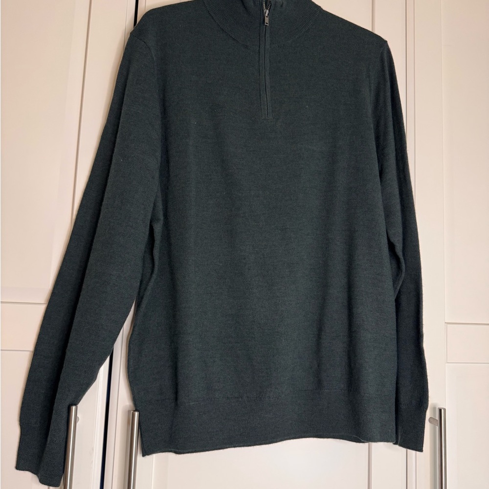 Men's Dark Green Sweater
